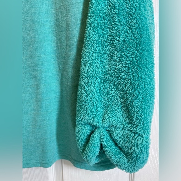 UMGEE Women’s Crew Neck Sherpa Pullover Jacket Size Small Aqua Blue Color - Picture 7 of 8
